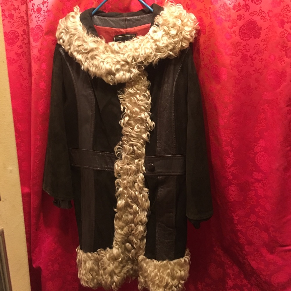 Vintage 60’s brown leather coat w fur trim L